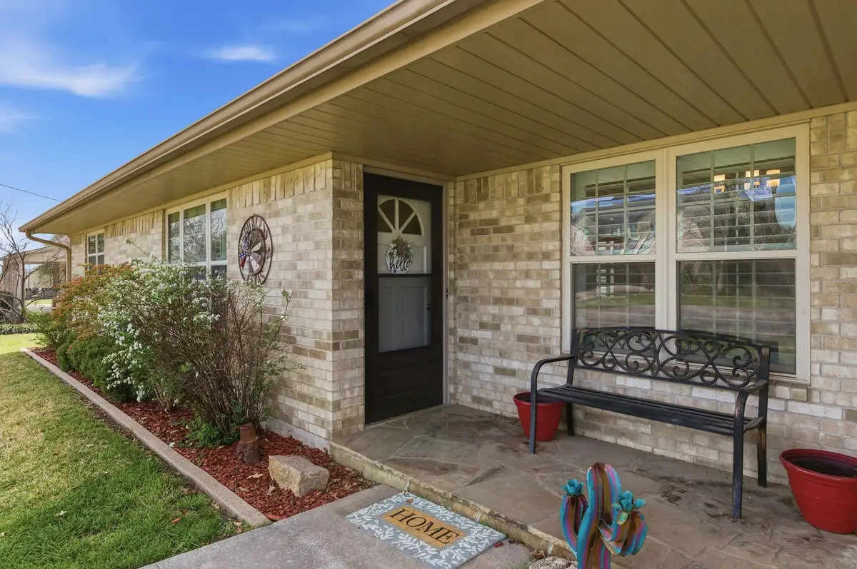 409 N Walnut Street, Muenster, TX 76252 - #1