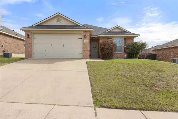 7105 Crenshaw Drive, Benbrook, TX 76126