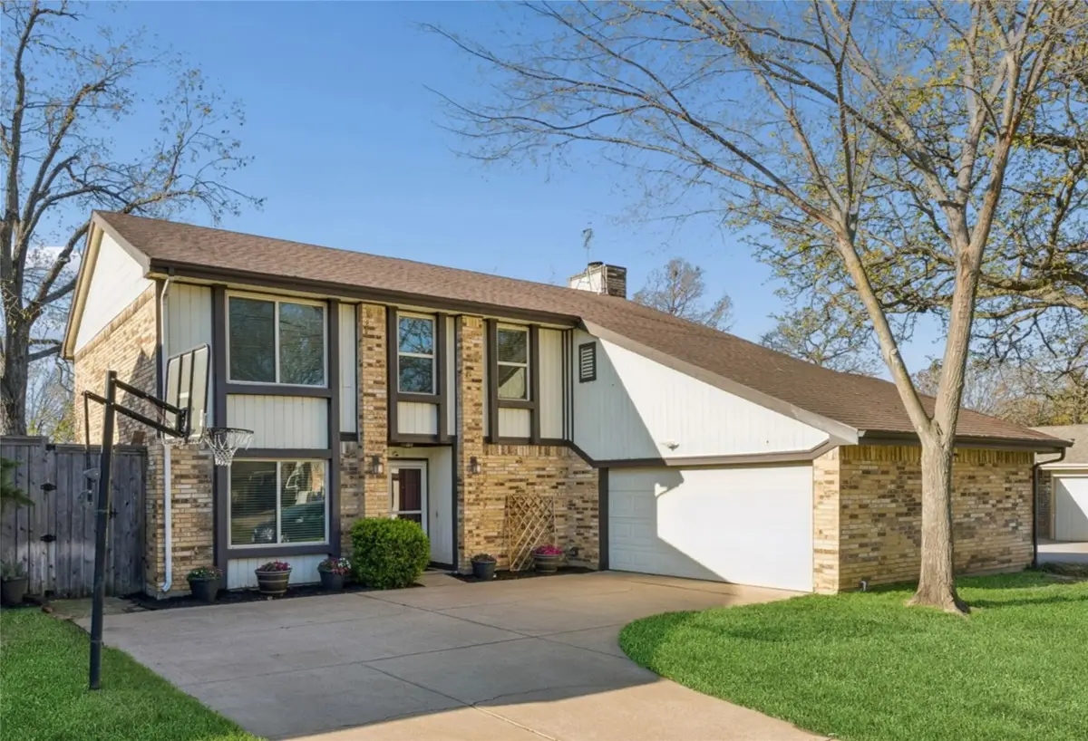 304 Lark Lane, Euless, TX 76039 - #1