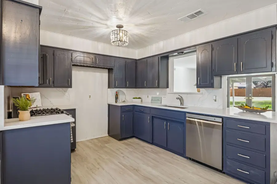 312 E Hampton Road, Crowley, TX 76036 - #2