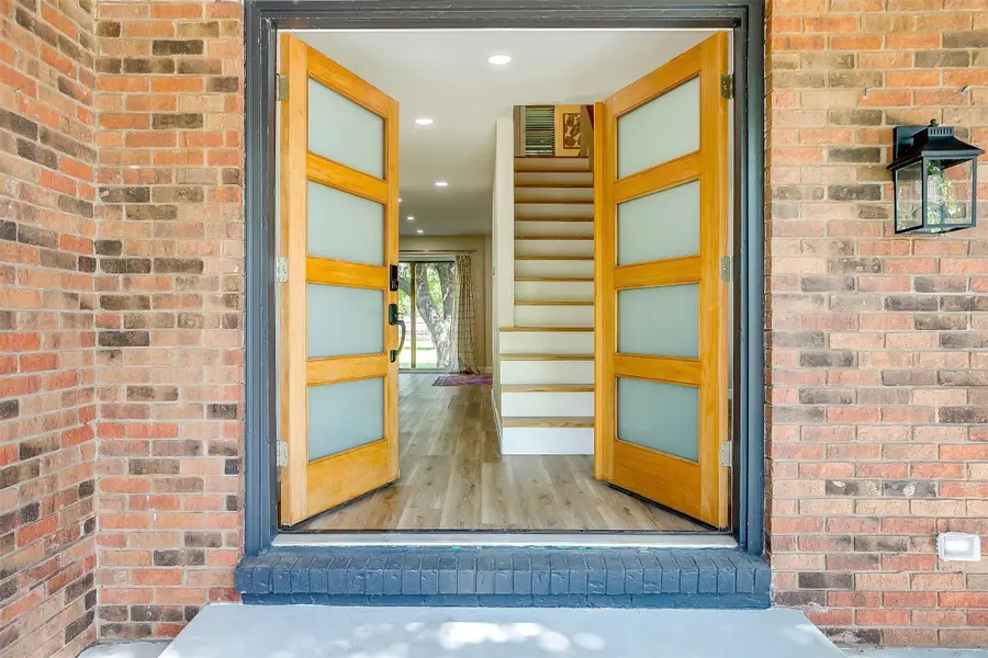 622 N Crockett Street, Granbury, TX 76048 - #2