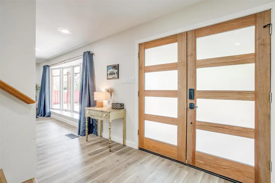 622 N Crockett Street, Granbury, TX 76048 - #3