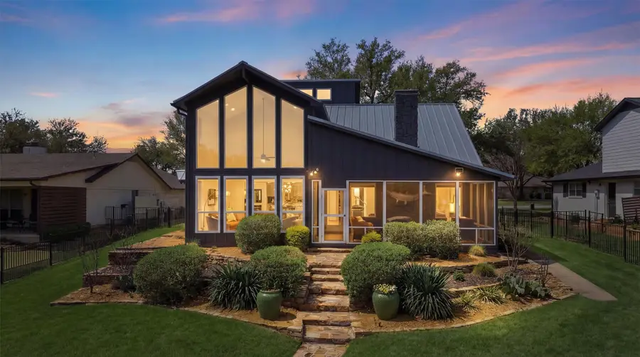 519 Kiowa Drive W, Gainesville, TX 76240 - #2