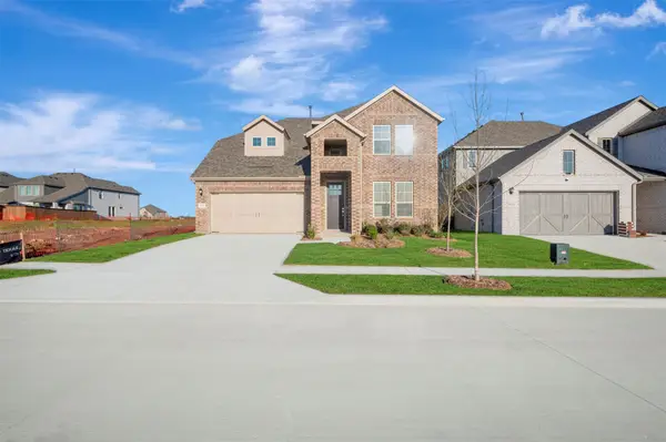5032 Lily Creek Drive, Aubrey, TX 76227