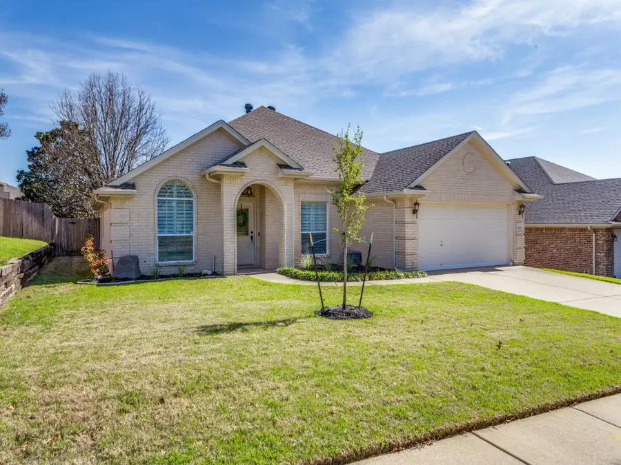 10505 Stonehill Drive, Benbrook, TX 76126 - #2