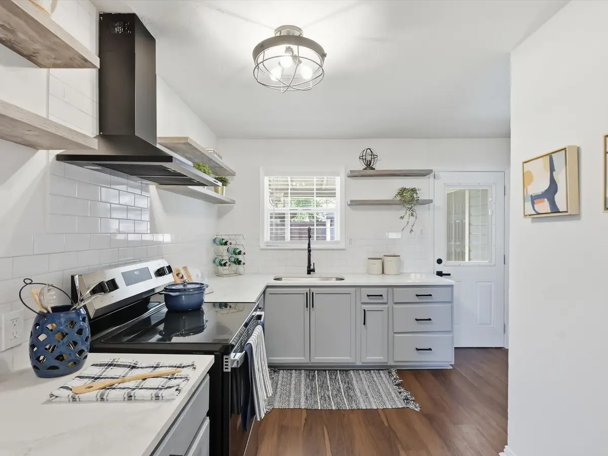 1310 E Lovers Lane, Arlington, TX 76010 - #1