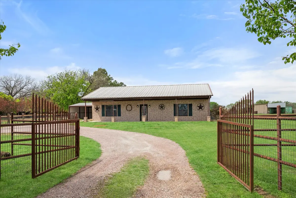 504 N Texas Street, Tioga, TX 76271 - #1