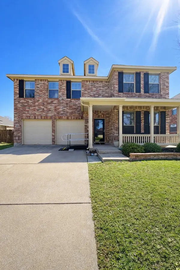 2835 Park Springs Drive, Grand Prairie, TX 75052