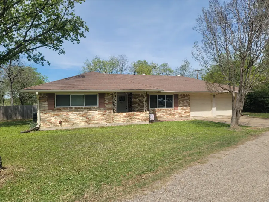 215 N Karl Cayton Street, Groesbeck, TX 76642 - #2