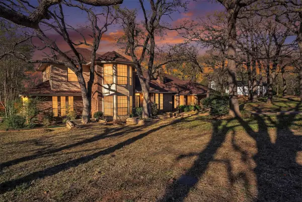 205 William Wallace Drive, Burleson, TX 76028