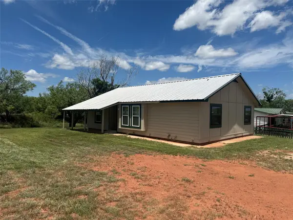 101 Seminole Street, Tye, TX 79563