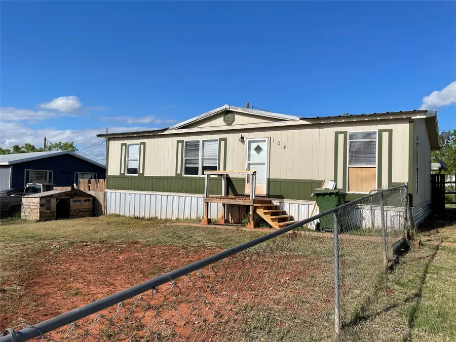 101 Seminole Street, Tye, TX 79563 - #2