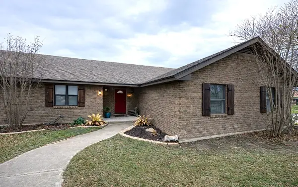 913 E Cedar Avenue, Comanche, TX 76442