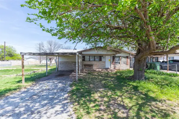 509 Scott Street, Tye, TX 79563