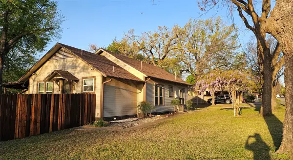 700 S Live Oak Street, Canton, TX 75103