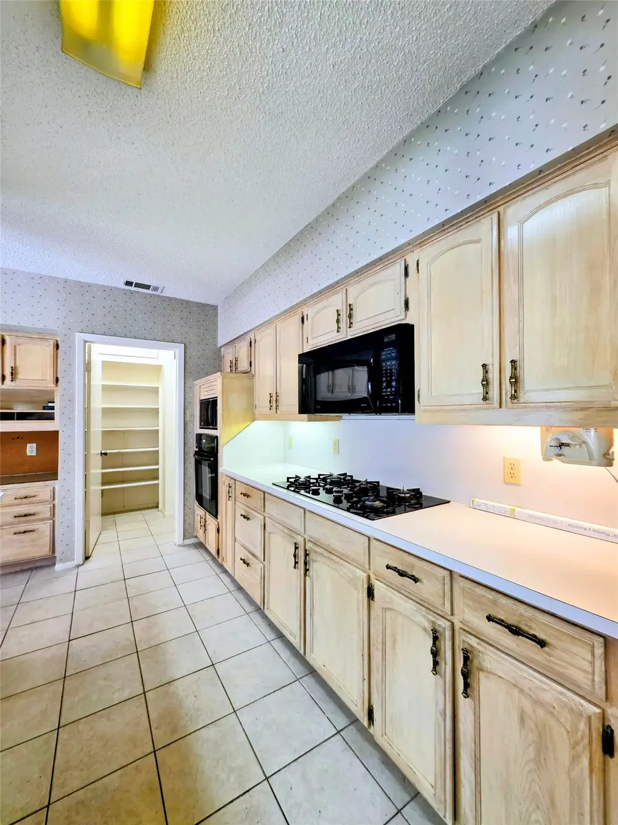 1020 Redbud Court, Arlington, TX 76012 - #3