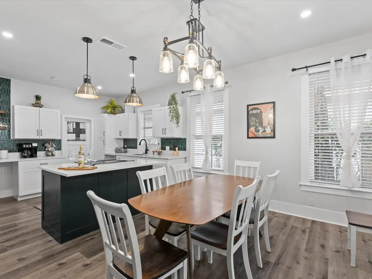 711 W Knox Street, Ennis, TX 75119 - #1