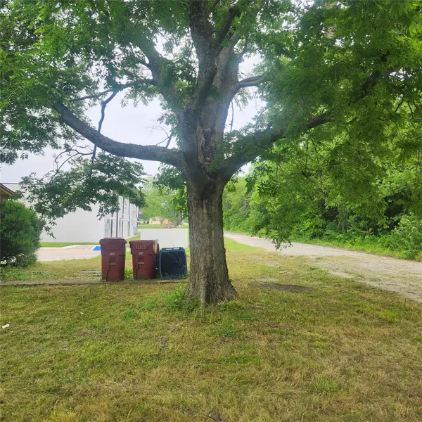 520 Locust Street, Farmersville, TX 75442