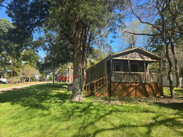 174 Maple Avenue, Streetman, TX 75859