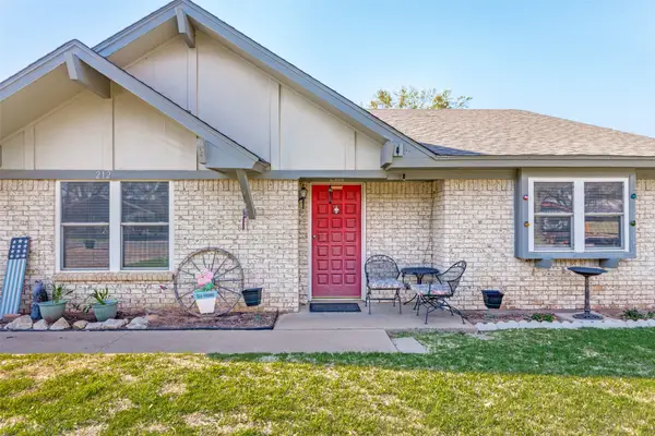 212 Casas Del Sur Street, Granbury, TX 76049