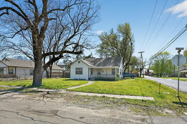 302 E 10th Street, Bonham, TX 75418
