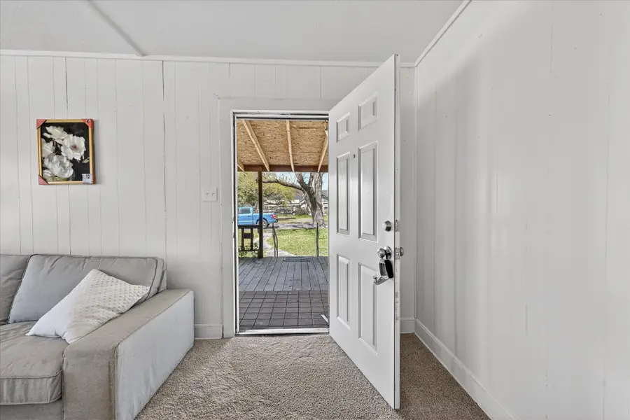 302 E 10th Street, Bonham, TX 75418 - #3