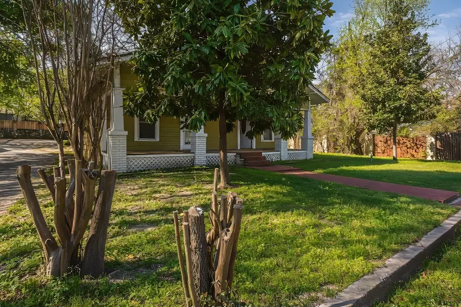 311 W Spring Street, Weatherford, TX 76086 - #3