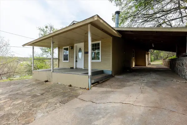 617 NW 9th Street, Mineral Wells, TX 76067