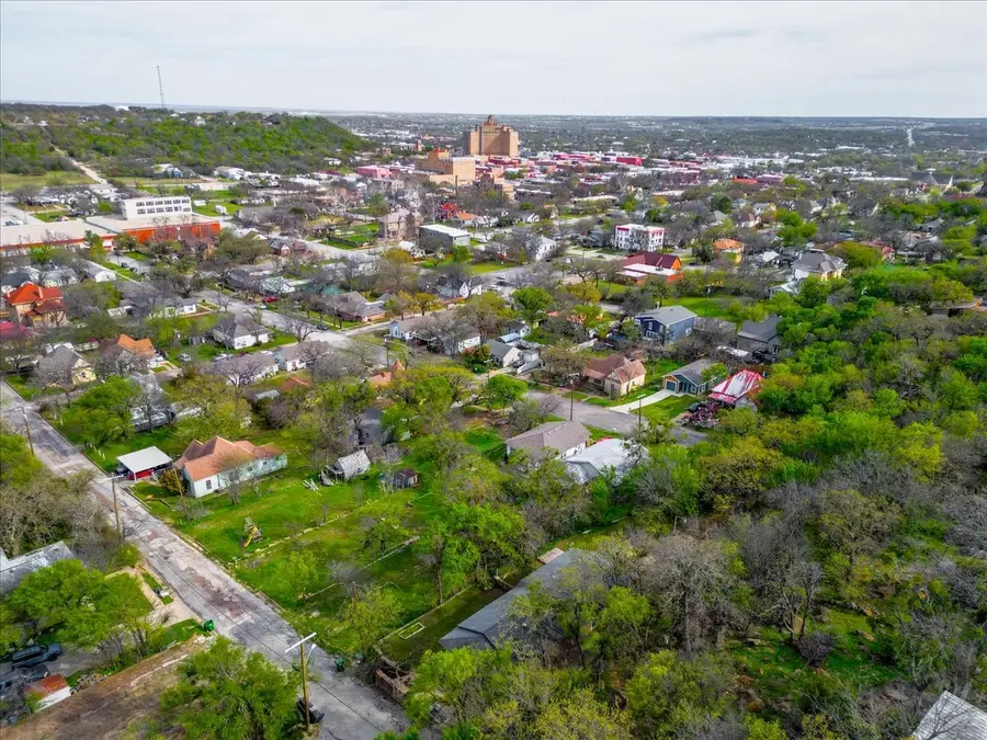 617 NW 9th Street, Mineral Wells, TX 76067 - #2