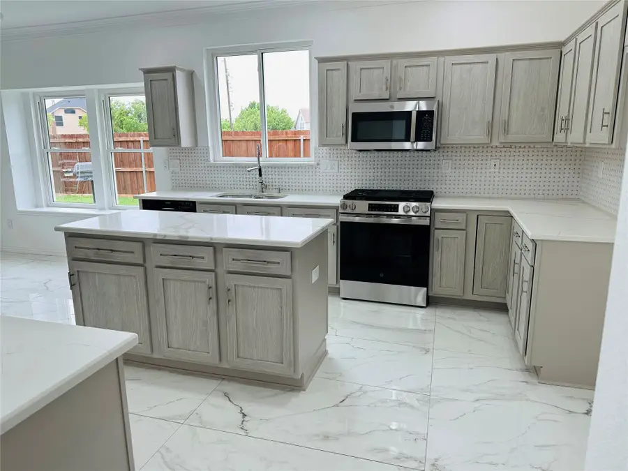 748 Longleaf Drive, Desoto, TX 75115 - #3