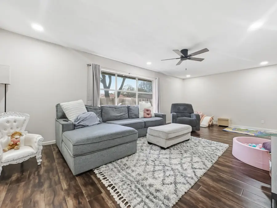 7515 Evelyn Drive, Richland Hills, TX 76118 - #2