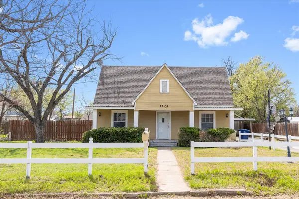 1203 8th Street, Brownwood, TX 76801