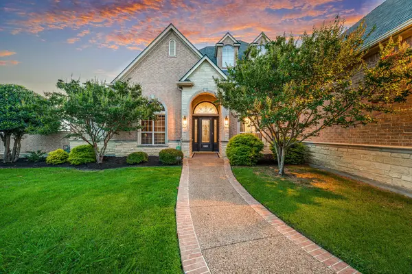 8800 Summit Point Court, Fort Worth, TX 76179