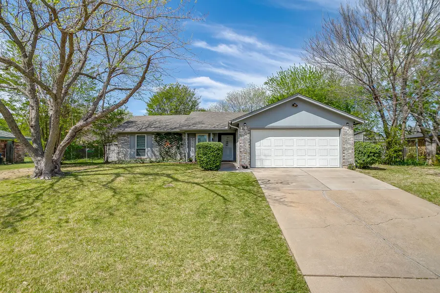 512 Parkridge Boulevard, Burleson, TX 76028 - #2