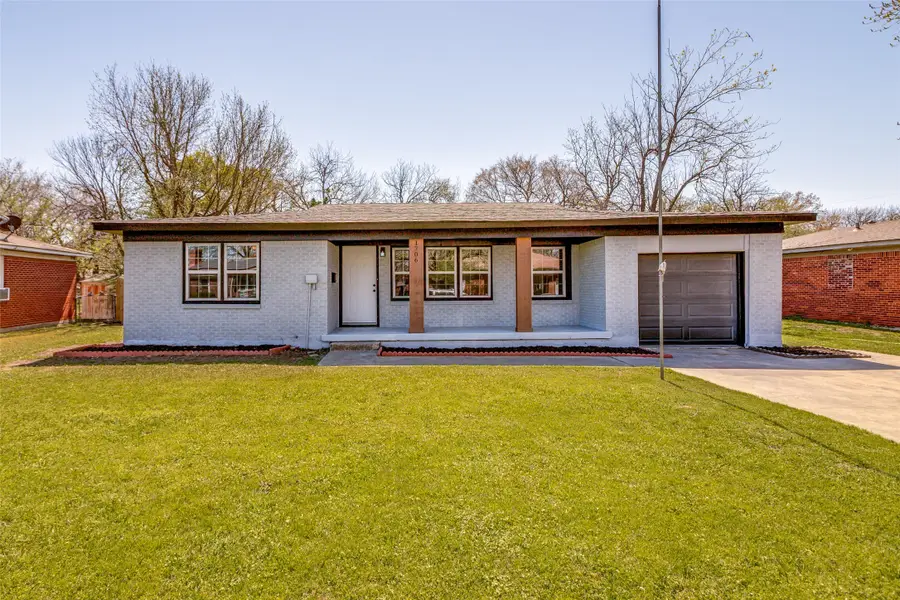 1706 E Garnett Street, Gainesville, TX 76240 - #2