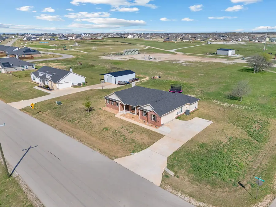 134 Stone Canyon Drive, Rhome, TX 76078 - #3