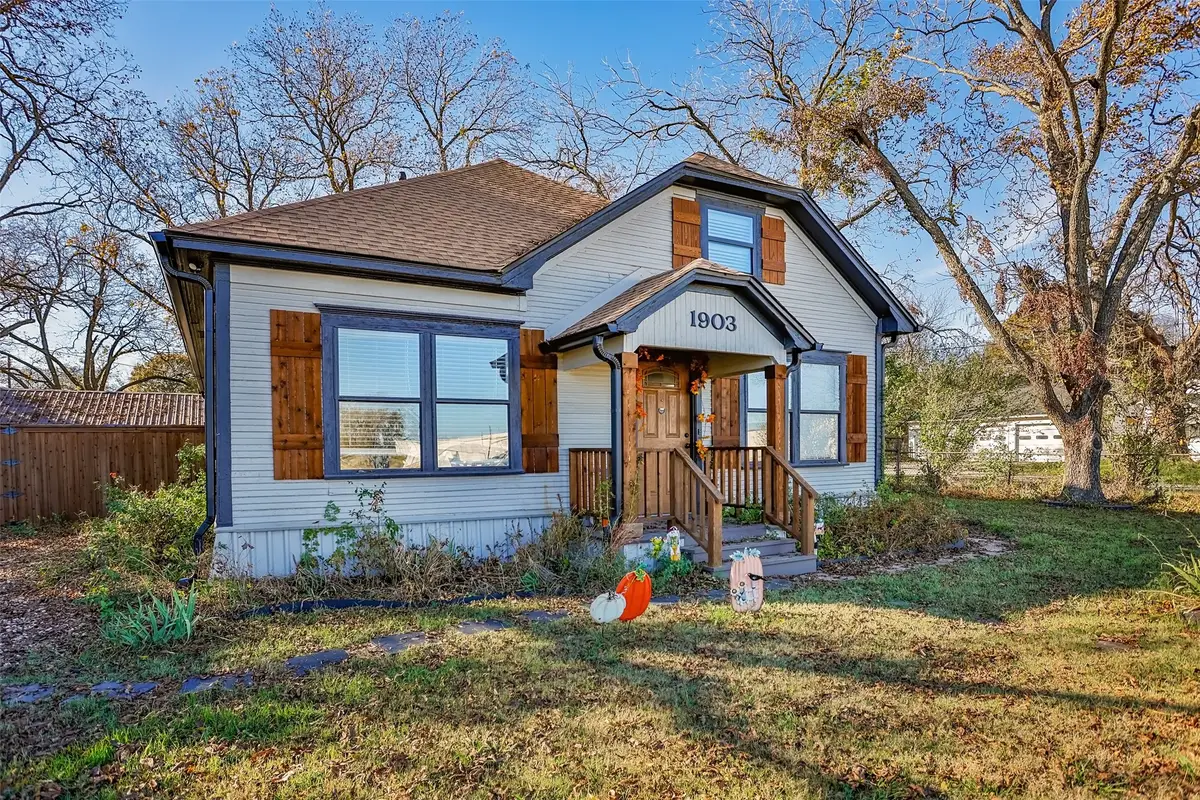 1903 N Weaver Street, Gainesville, TX 76240 - #1