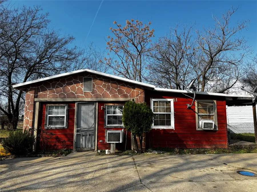 108 N Ellis Avenue, Mount Pleasant, TX 75455 - #3