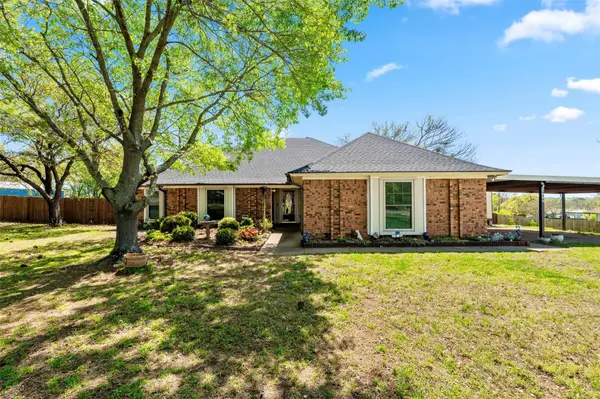 317 Ryan Avenue, Burleson, TX 76028