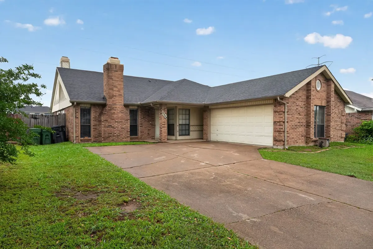 5209 Nocona Lane, Arlington, TX 76018 - #1