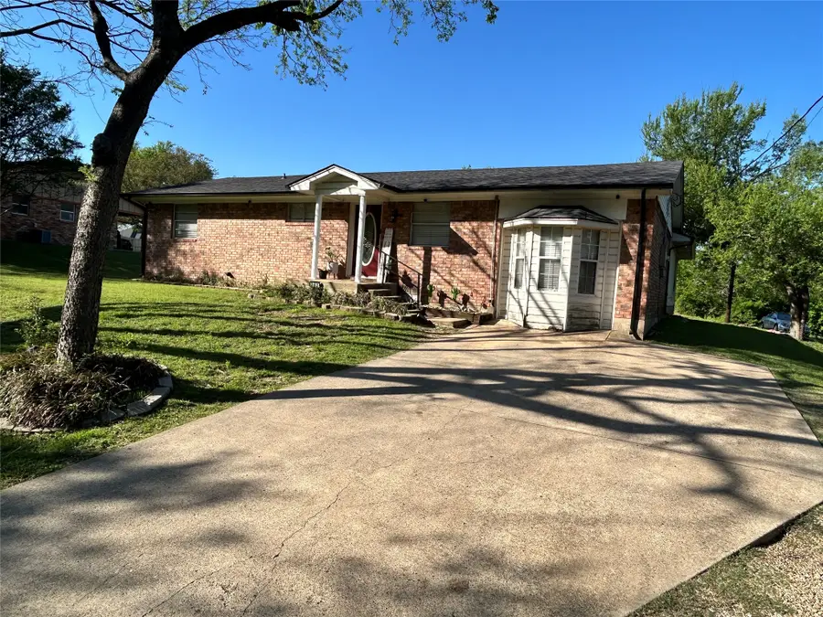 303 N Caesar Street, Ennis, TX 75119 - #2