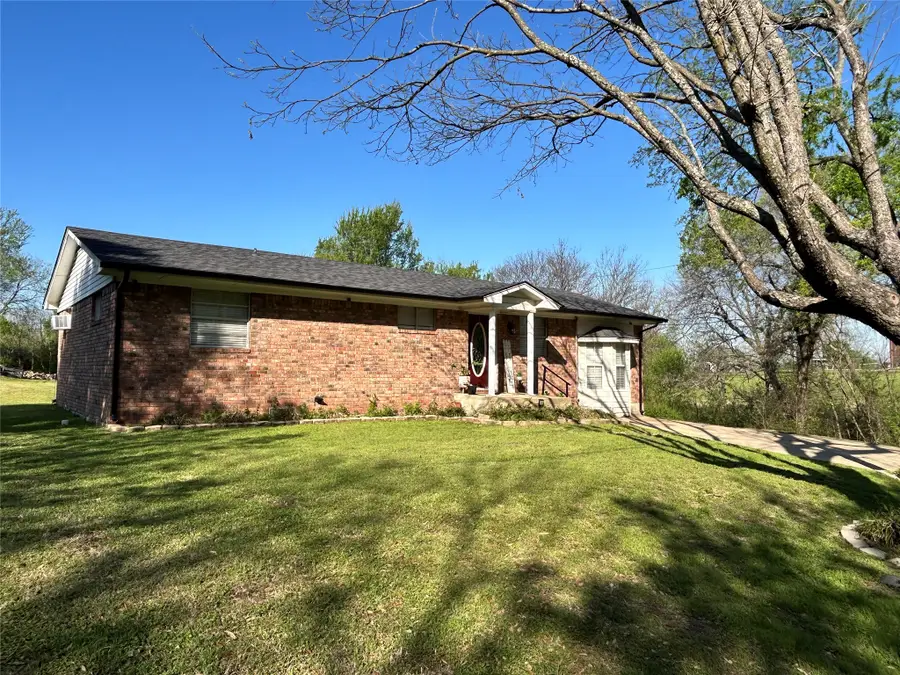 303 N Caesar Street, Ennis, TX 75119 - #3