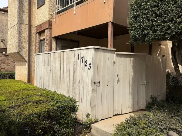 1723 Crest Grove Drive #120B, Arlington, TX 76012