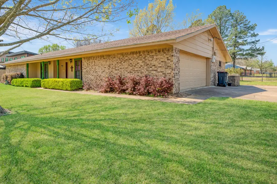 695 20th Street Ne, Paris, TX 75460 - #2