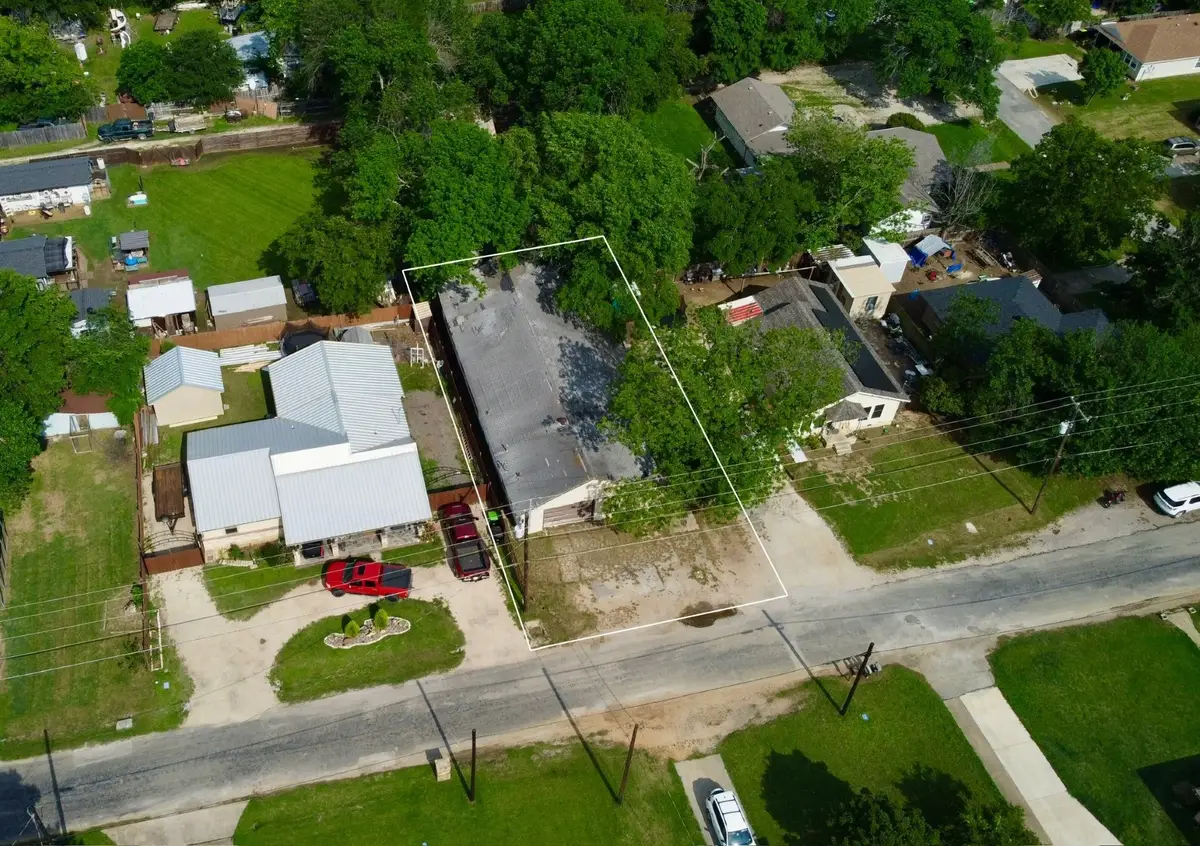 417 S Prairie St, Pilot Point, TX 76258 - #1