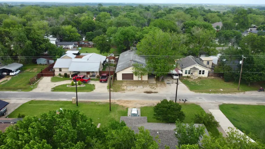 417 S Prairie St, Pilot Point, TX 76258 - #3