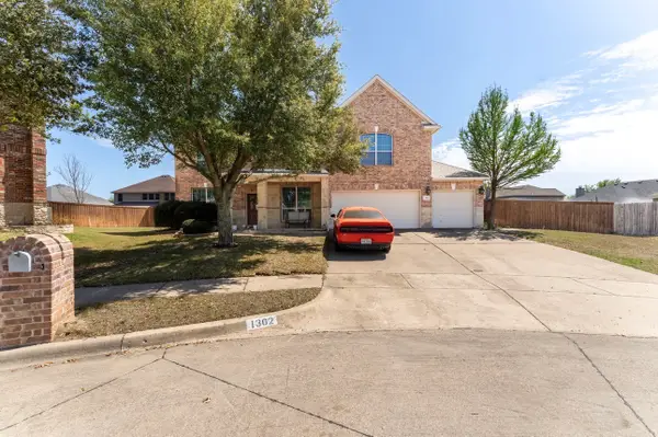 1302 Granada Court, Midlothian, TX 76065