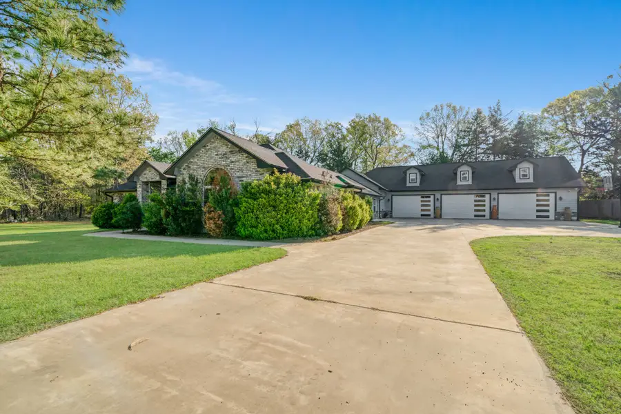 220 Laredo Drive, Reno, TX 75462 - #2