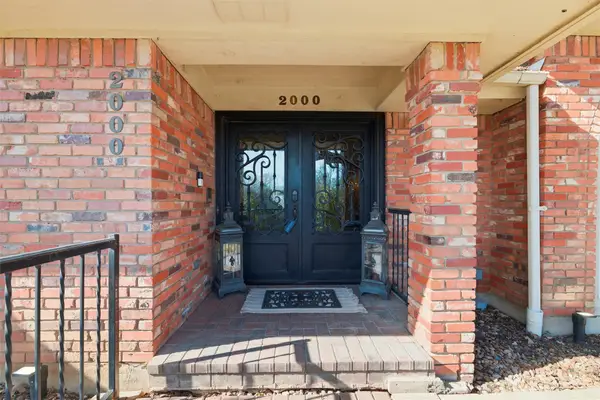2000 Lakehill Court, Arlington, TX 76012