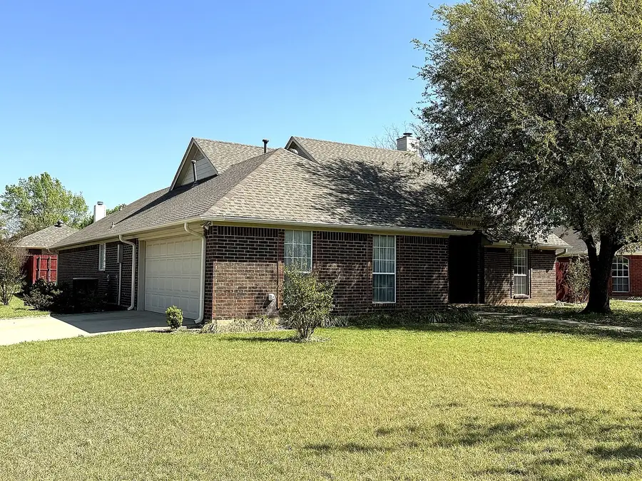 1001 Hunters Court, Sanger, TX 76266 - #3